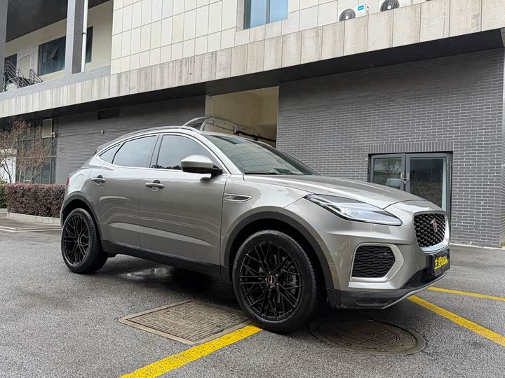Фото 3 - Jaguar E-Pace