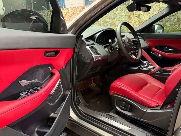 Фото 8 - Jaguar E-Pace