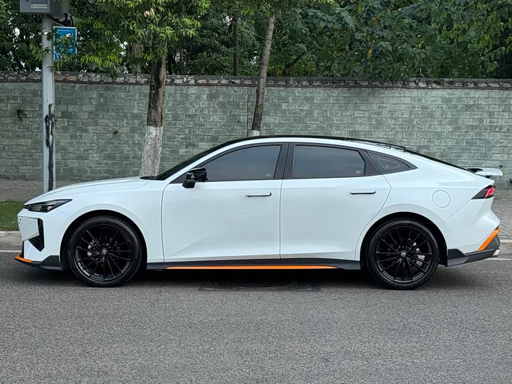 Фото 2 - Changan UNI-V