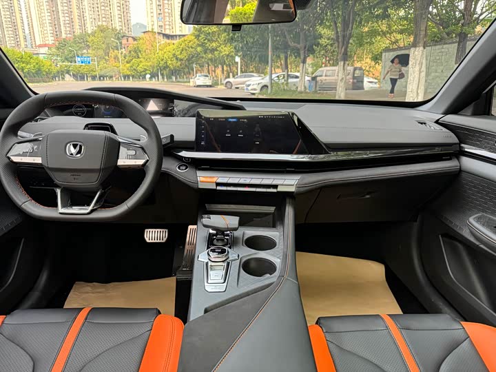 Фото 6 - Changan UNI-V