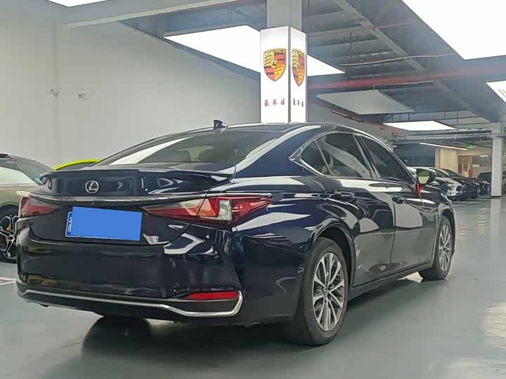 Фото 4 - Lexus ES