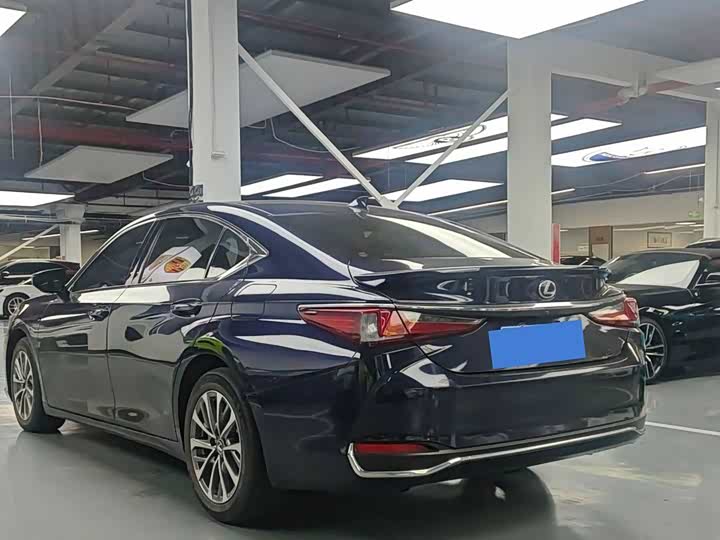 Фото 5 - Lexus ES