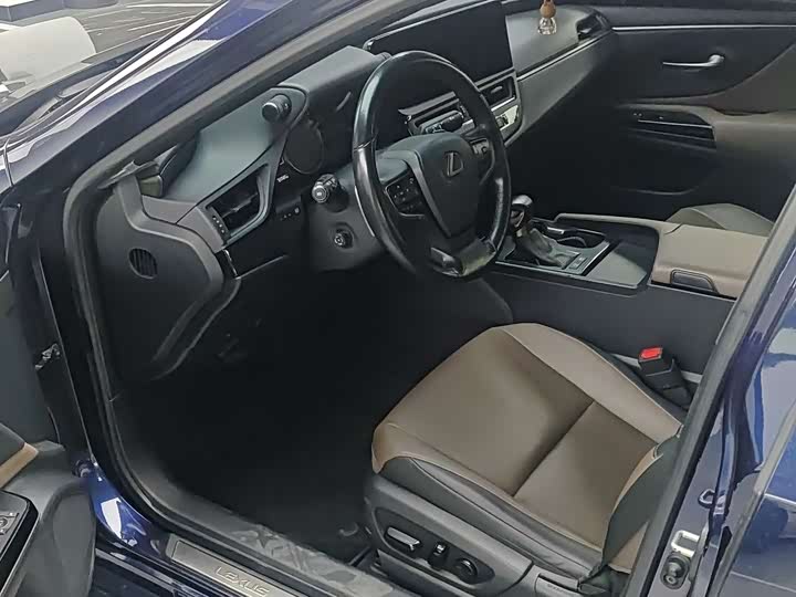 Фото 6 - Lexus ES