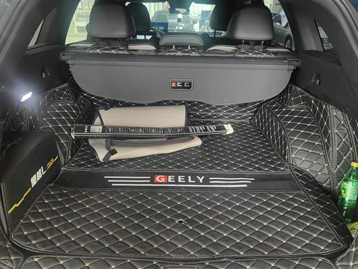 Фото 4 - Geely Monjaro