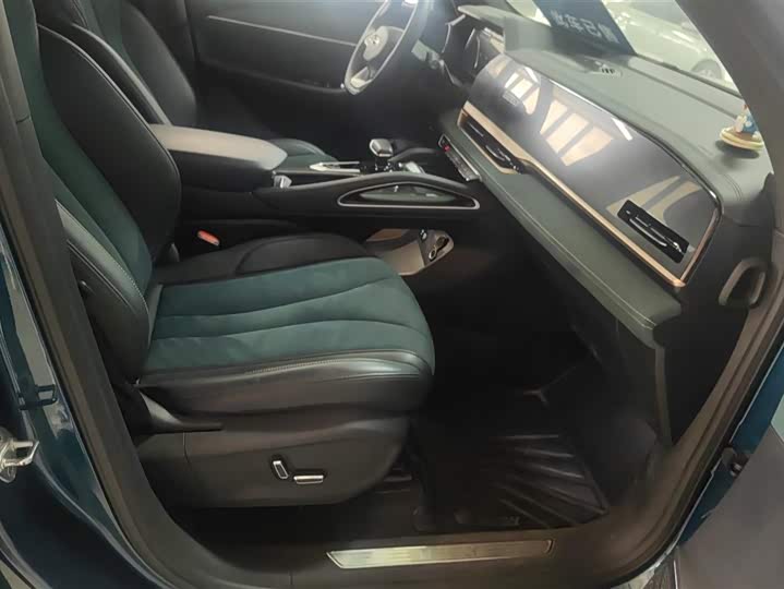 Фото 8 - Geely Monjaro