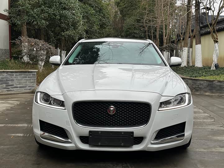 Фото 2 - Jaguar XF L