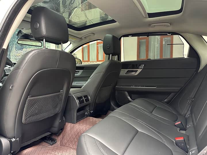 Фото 4 - Jaguar XF L