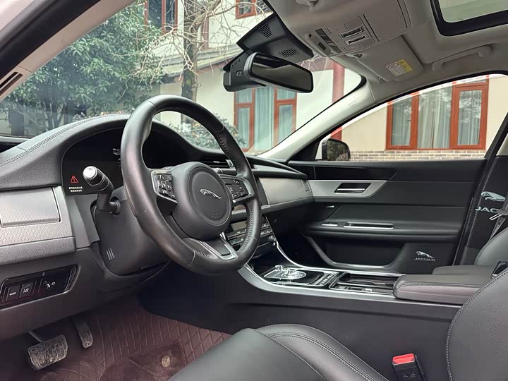 Фото 6 - Jaguar XF L