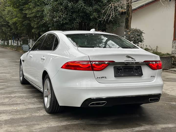 Фото 7 - Jaguar XF L