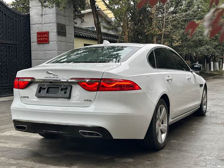 Фото 9 - Jaguar XF L