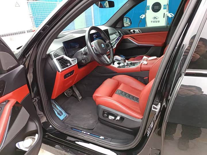 Фото 2 - BMW X5 M