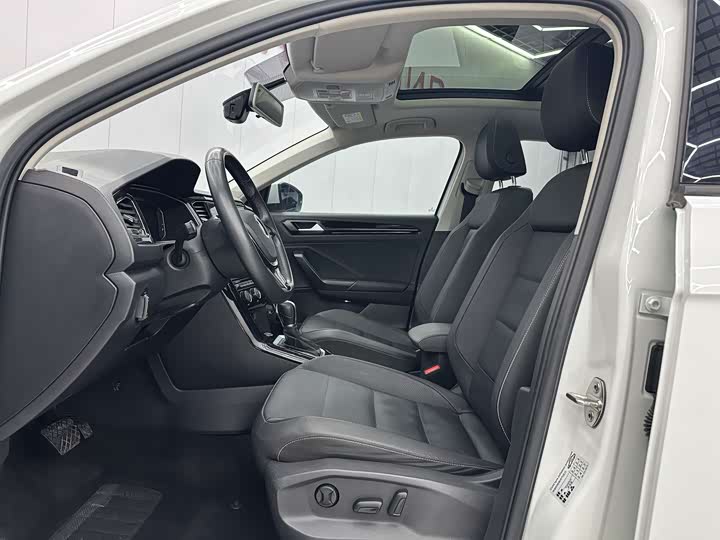 Фото 4 - Volkswagen T-Roc