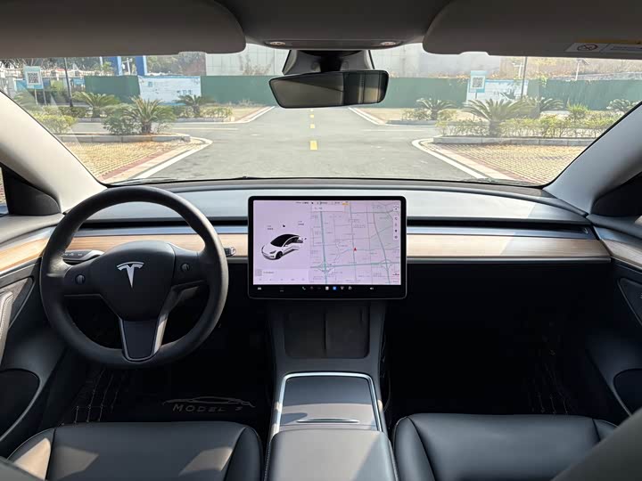 Фото 6 - Tesla Model 3