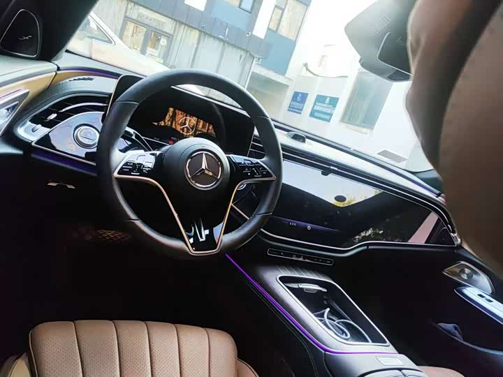 Фото 2 - Mercedes-Benz E-Class