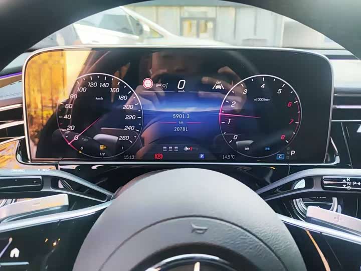 Фото 3 - Mercedes-Benz E-Class