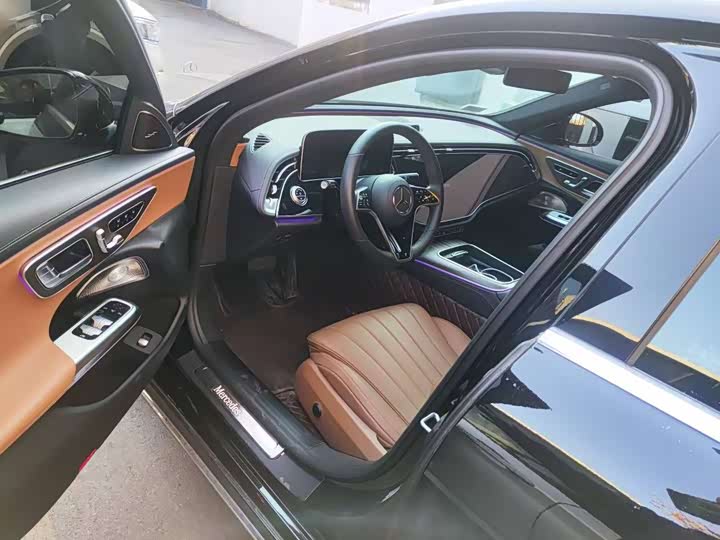 Фото 4 - Mercedes-Benz E-Class