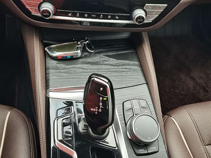 Фото 9 - BMW 5 Series