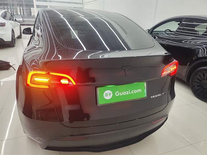 Фото 6 - Tesla Model Y