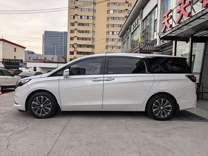 Фото 3 - Buick GL8 ES