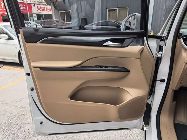 Фото 9 - Buick GL8 ES