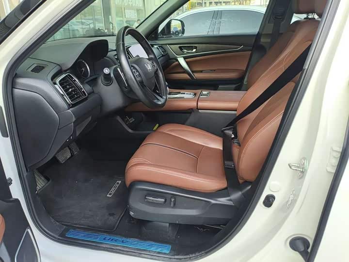 Фото 4 - Honda UR-V