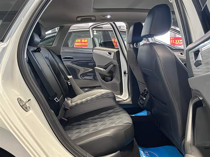 Фото 2 - Volkswagen Sagitar L