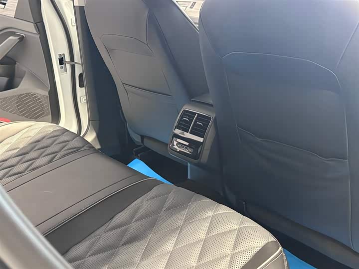 Фото 4 - Volkswagen Sagitar L