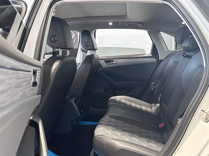 Фото 8 - Volkswagen Sagitar L