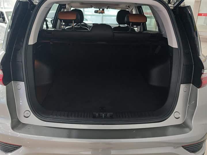 Фото 4 - Geely Vision X6