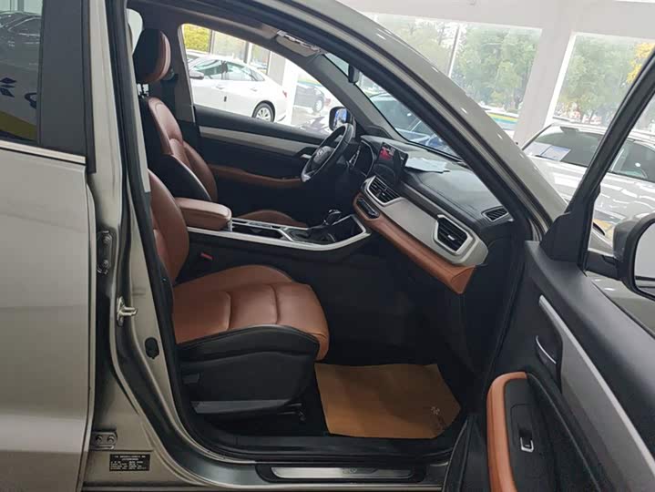 Фото 8 - Geely Vision X6