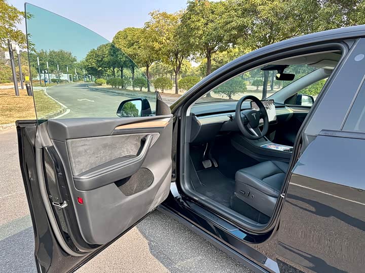 Фото 8 - Tesla Model Y