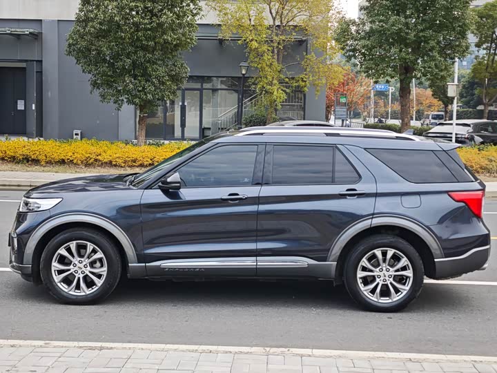 Фото 7 - Ford Explorer