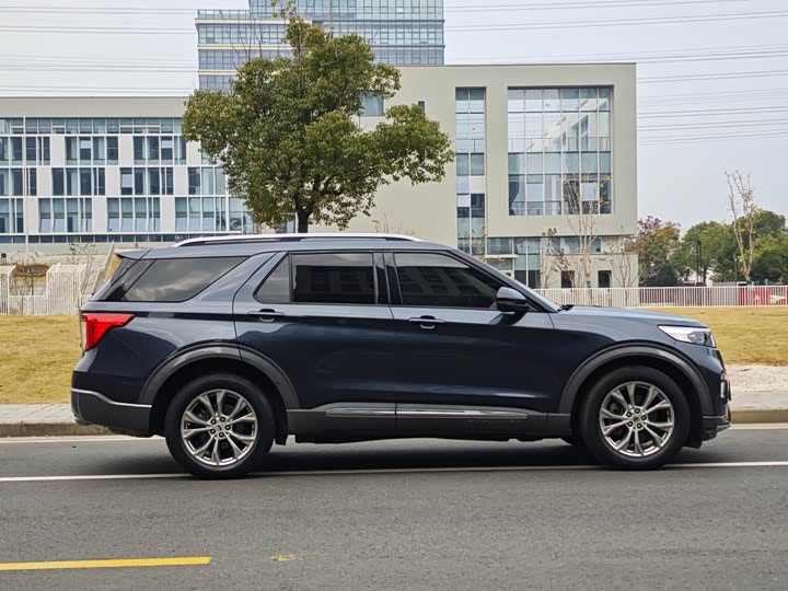 Фото 8 - Ford Explorer