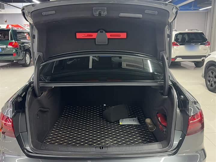 Фото 2 - Audi A4L