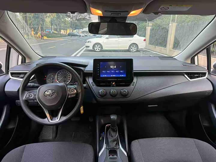 Фото 7 - Toyota Corolla