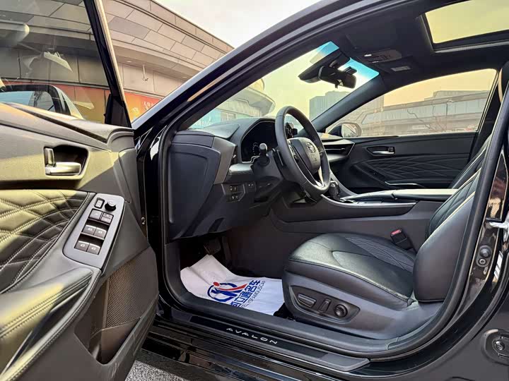 Фото 6 - Toyota Avalon