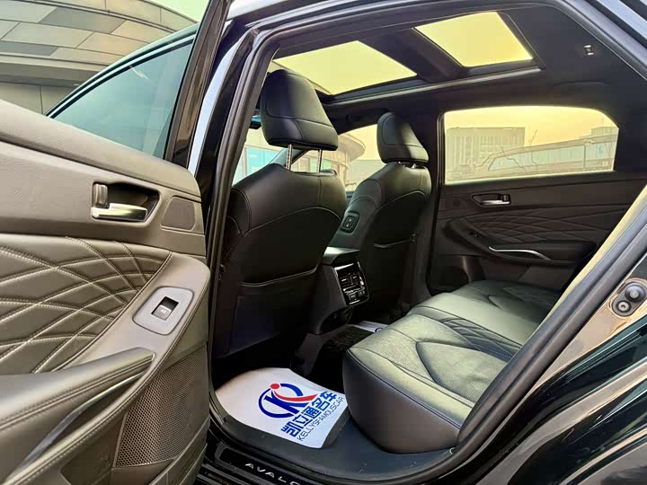 Фото 7 - Toyota Avalon