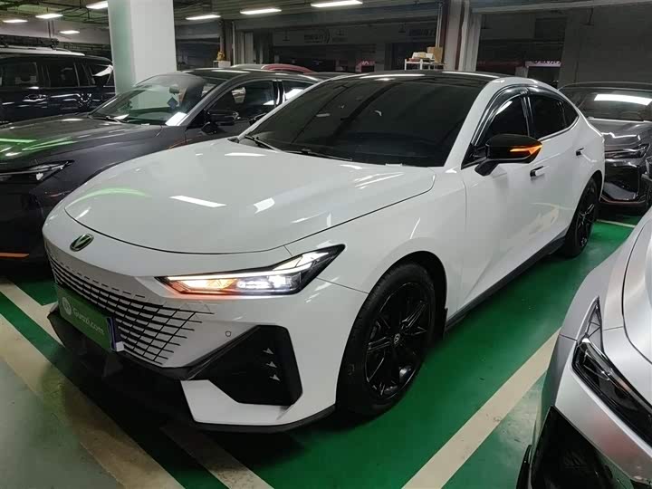 Фото 1 - Changan UNI-V