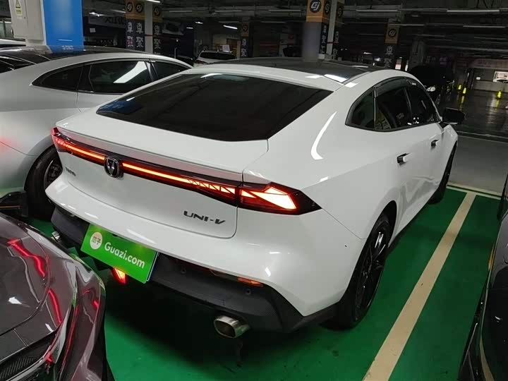 Фото 7 - Changan UNI-V