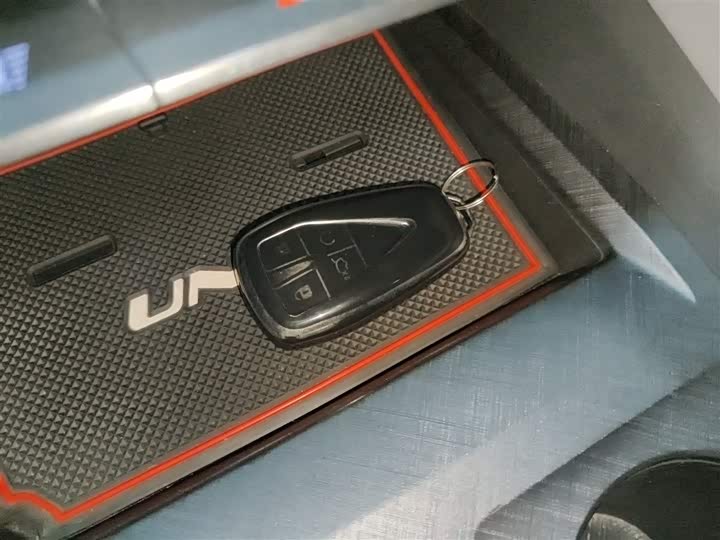 Фото 9 - Changan UNI-V