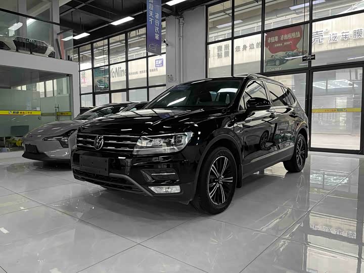 Фото 1 - Volkswagen Tiguan L Pro