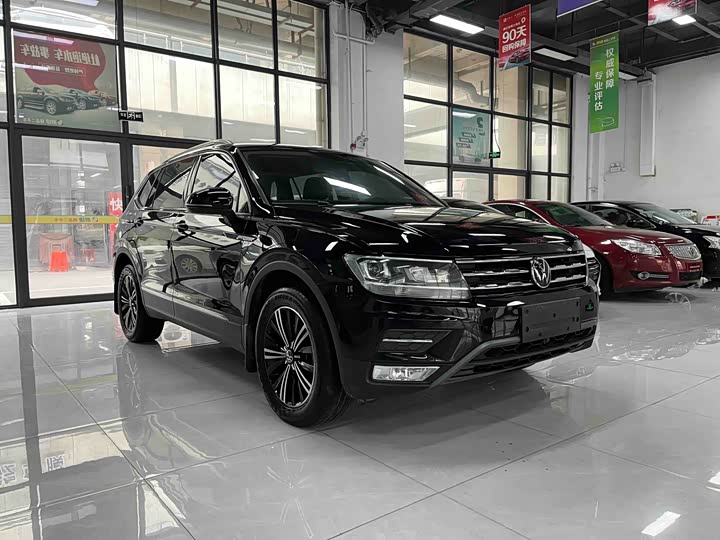 Фото 3 - Volkswagen Tiguan L Pro