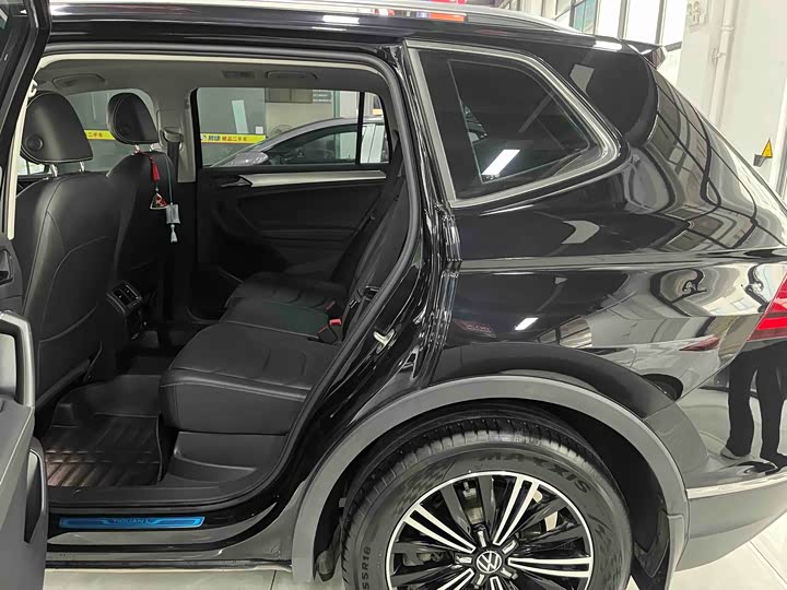 Фото 7 - Volkswagen Tiguan L Pro