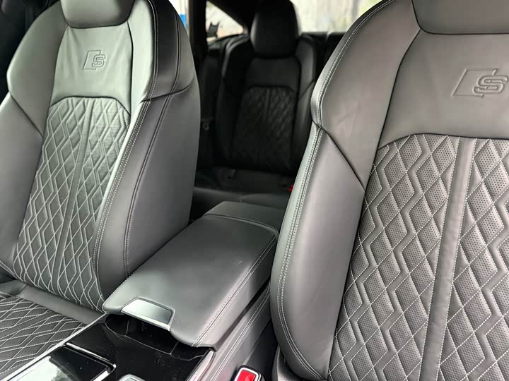 Фото 8 - Audi A7