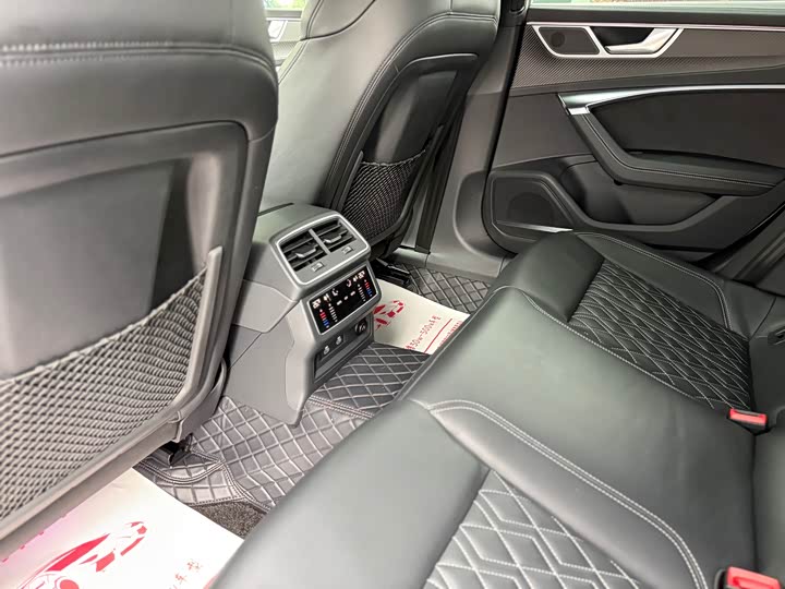 Фото 9 - Audi A7