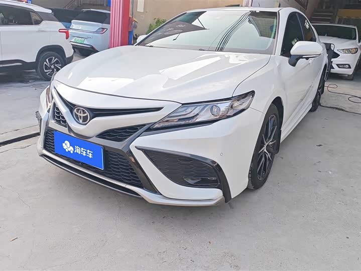 Фото 1 - Toyota Camry