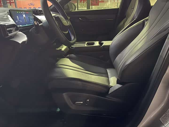 Фото 5 - Dongfeng Aeolus L7