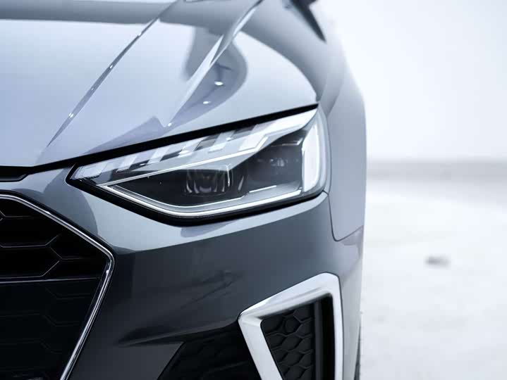 Фото 8 - Audi A4L