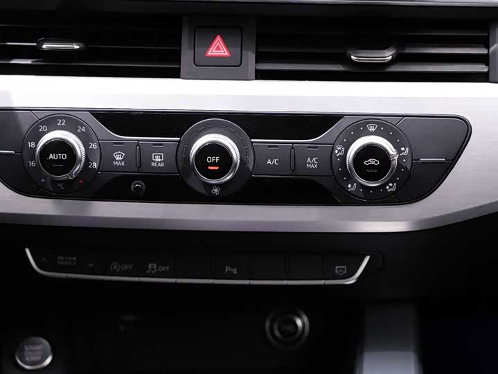 Фото 9 - Audi A4L