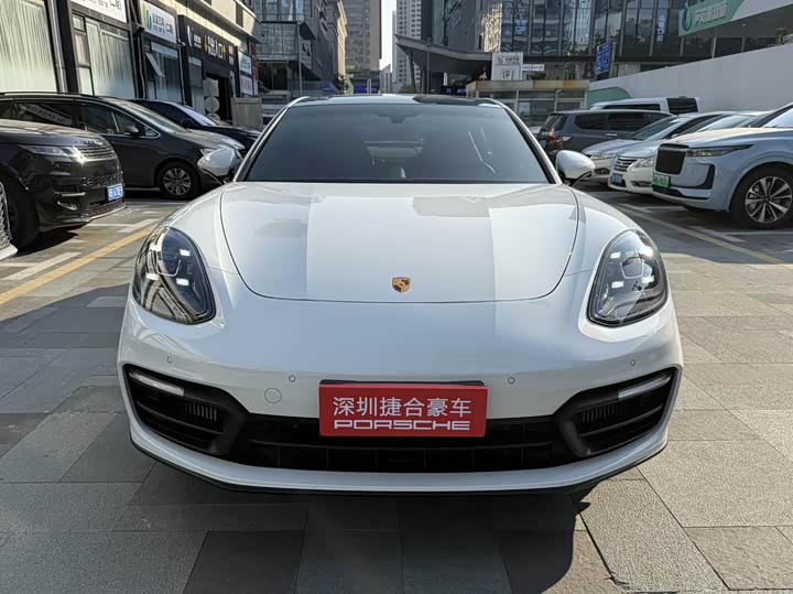 Фото 2 - Porsche Panamera